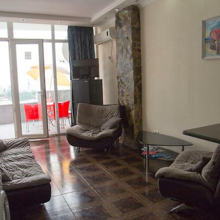 Apartment Miracle Μπατούμι Εξωτερικό φωτογραφία